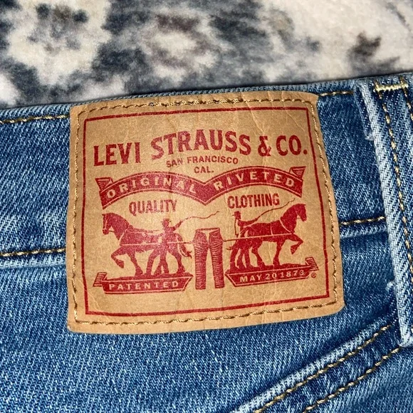 Levi’s Women’s Ribcage Straight Ankle Jean W28 x L27 - Picture 4 of 6